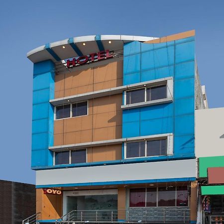 Oyo 14594 Hotel Amaltas Ujjain Buitenkant foto